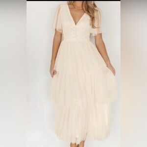 NWT 🤍 Elegant Cream Tiered Maxi Dress